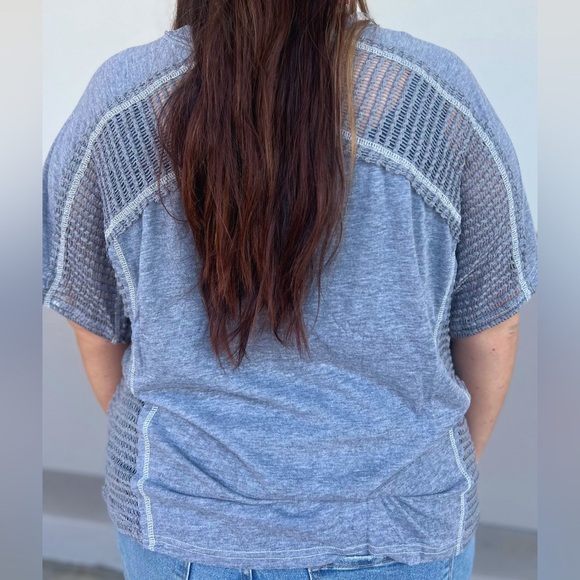 ANDREE BY UNIT Gray Short Sleeve Top with Mesh Detail - Picture 3 of 7
